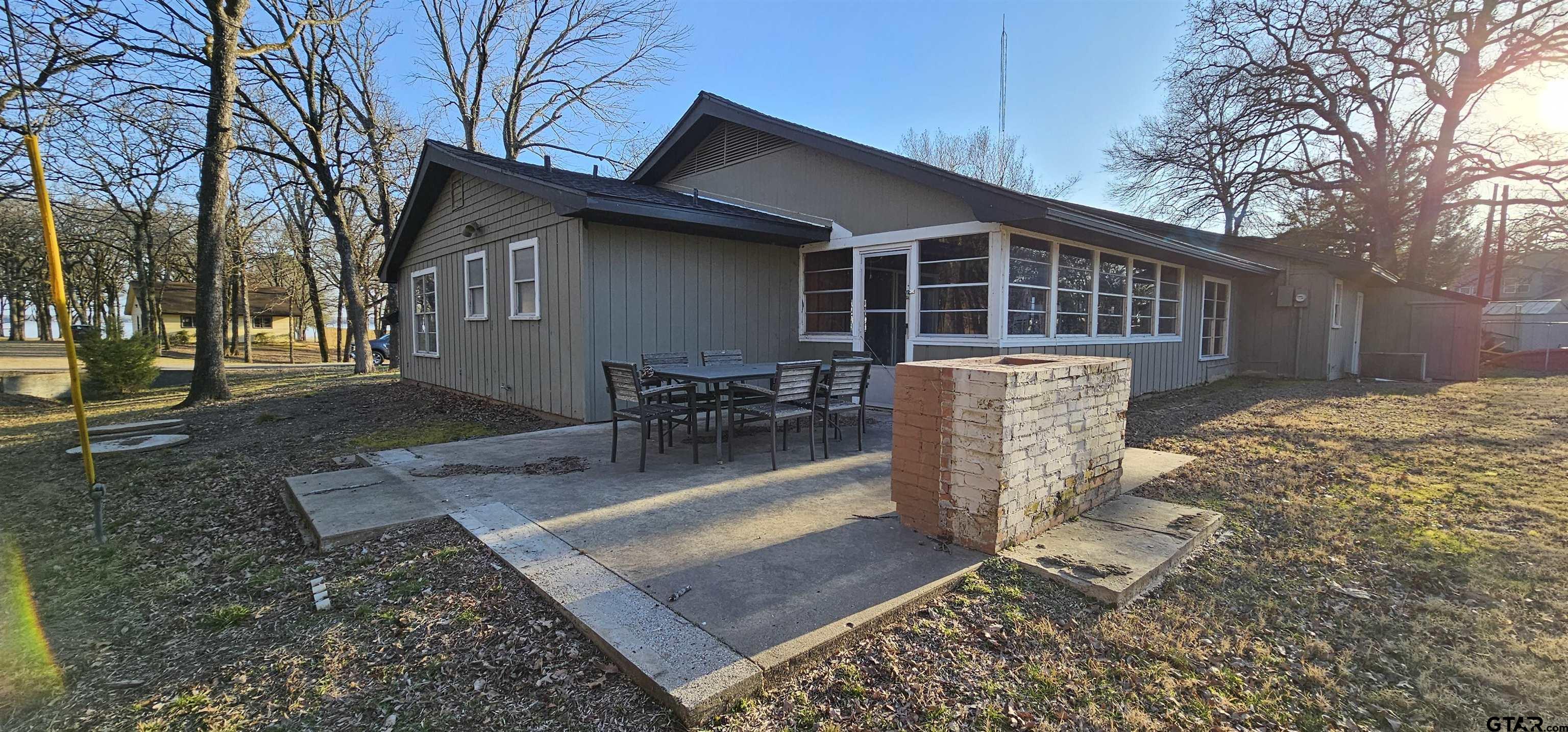 204 LAKESIDE DRIVE