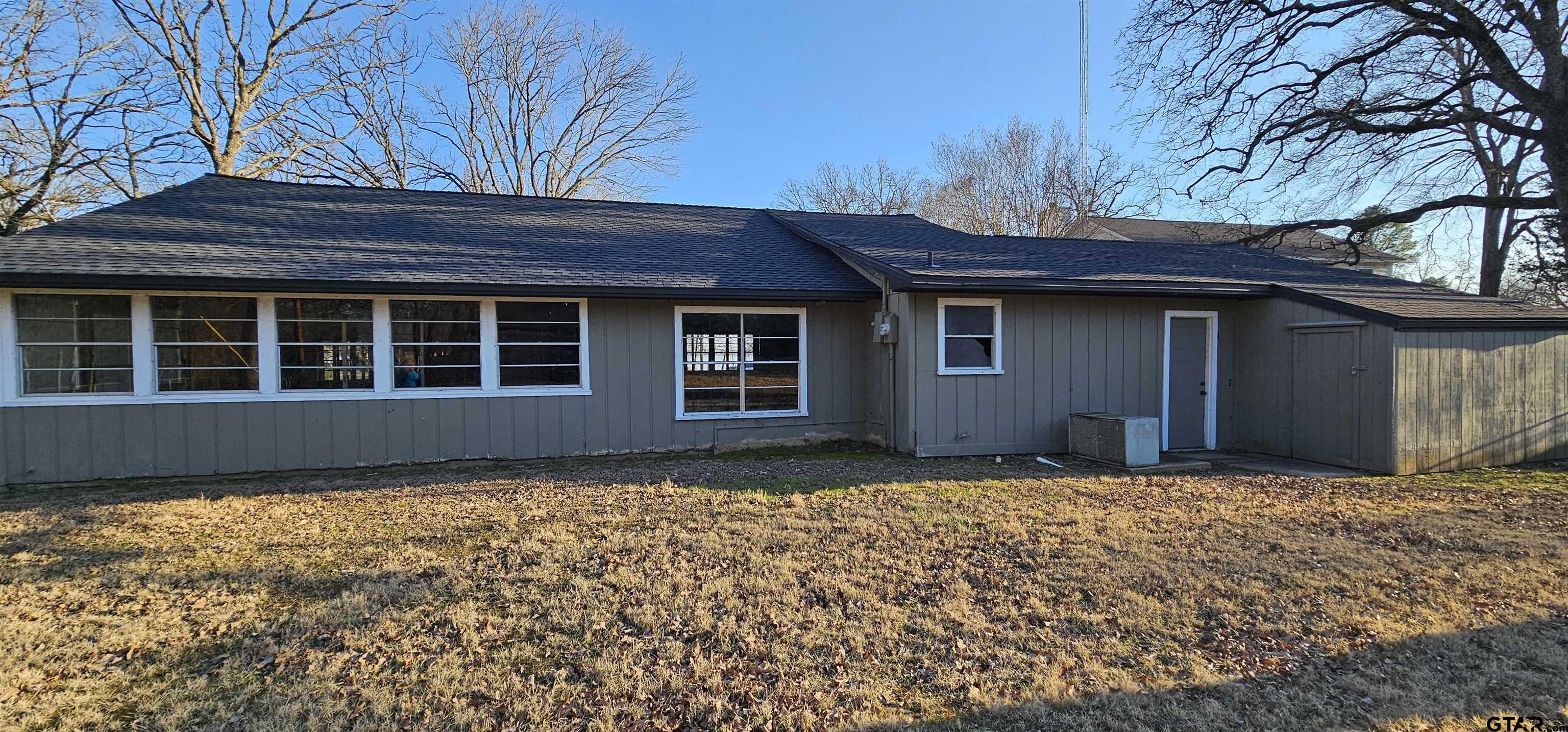 204 LAKESIDE DRIVE