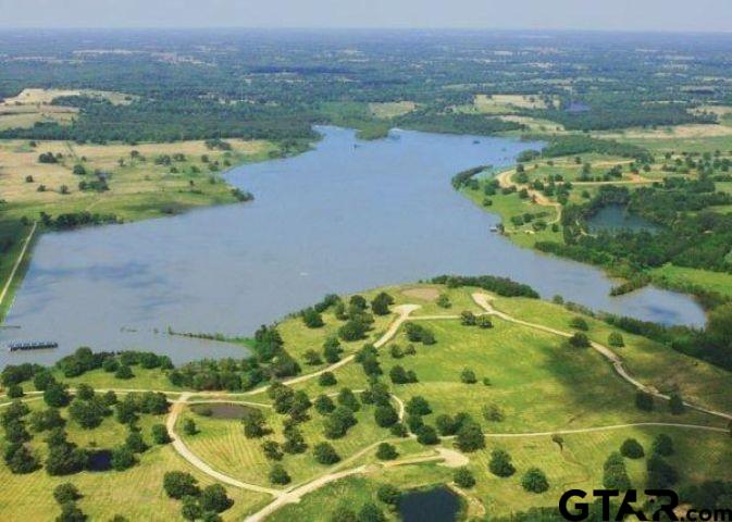 302/303 Lago Vista Dr