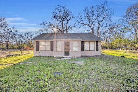 1005 N Rodeo St Gladewater TX 75647