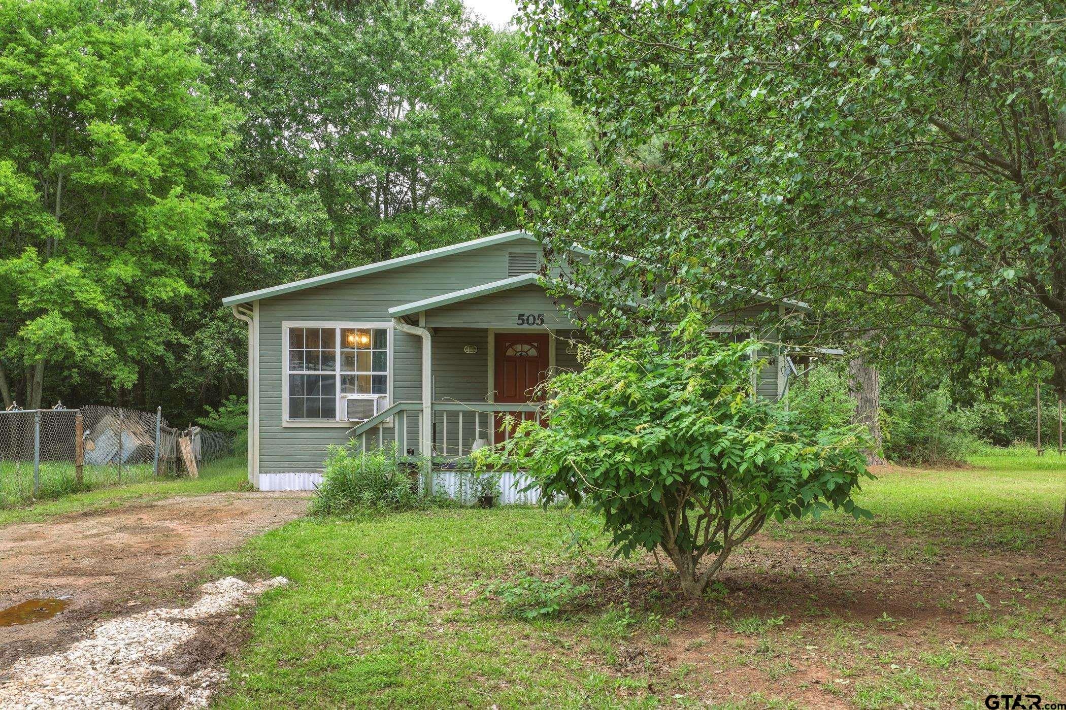 505 James St