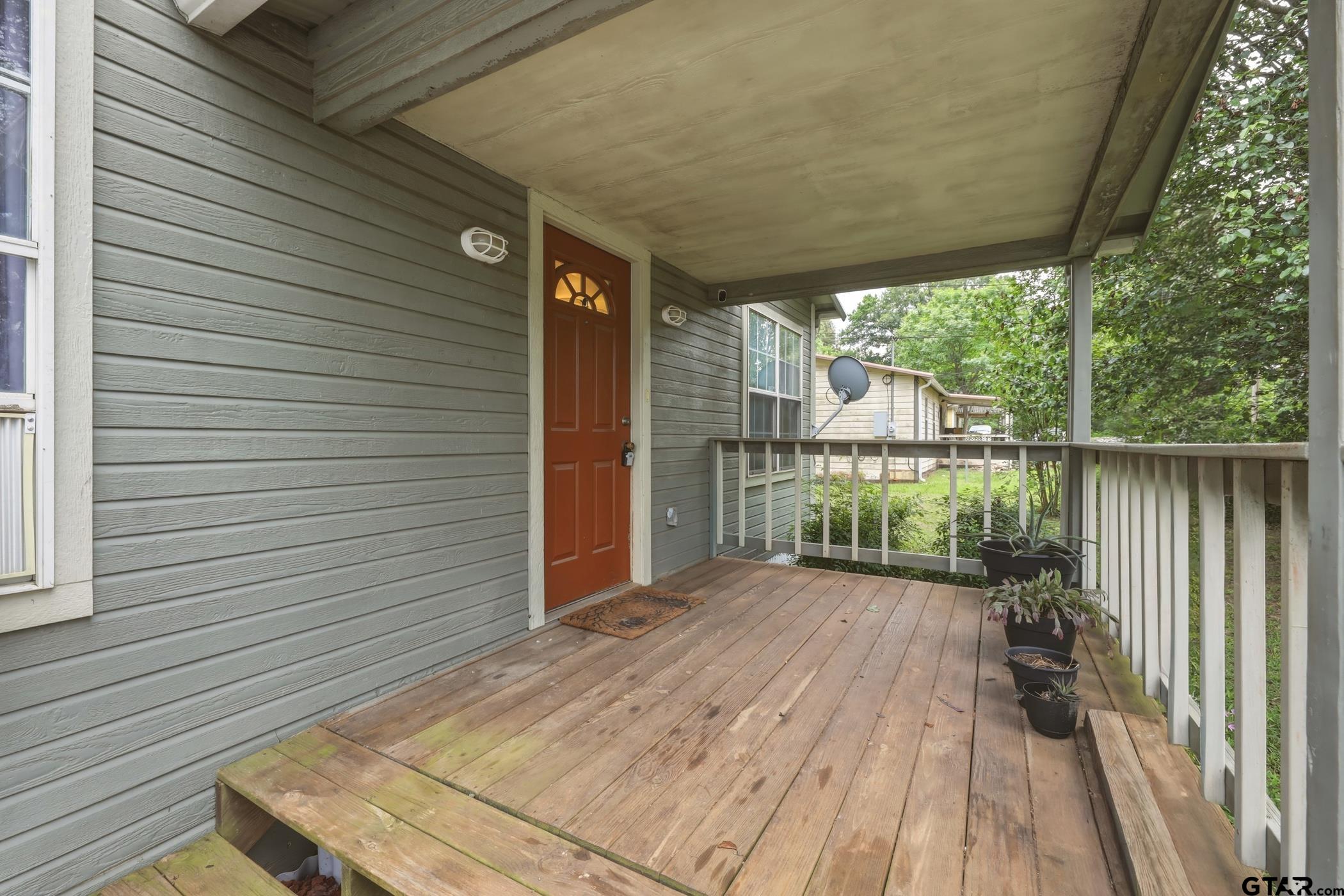 505 James St