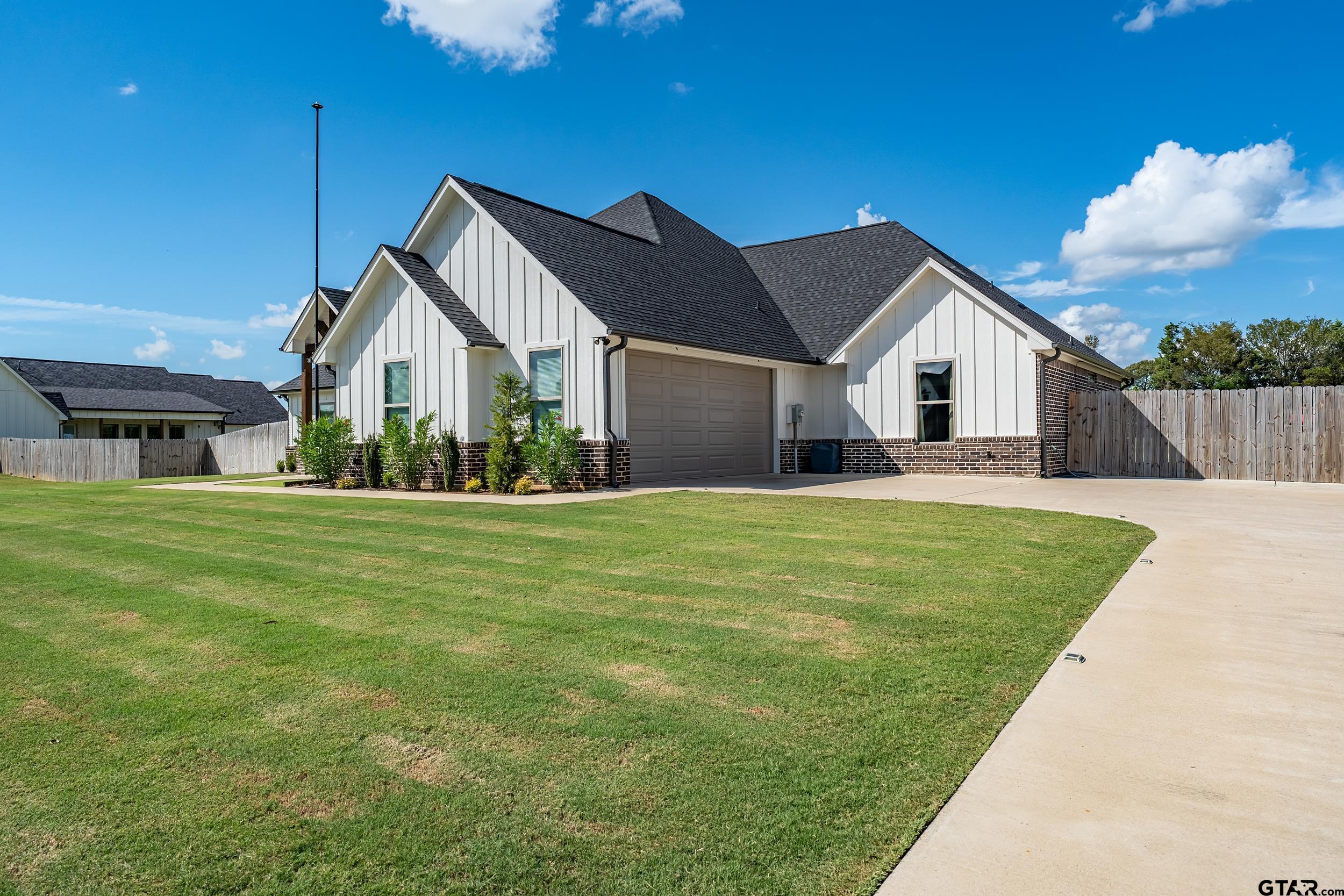 21849 Country Meadows