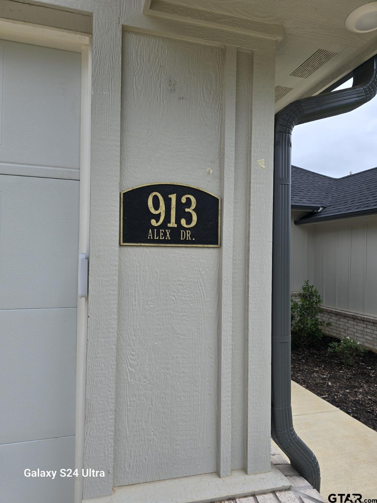 913 Alex Dr