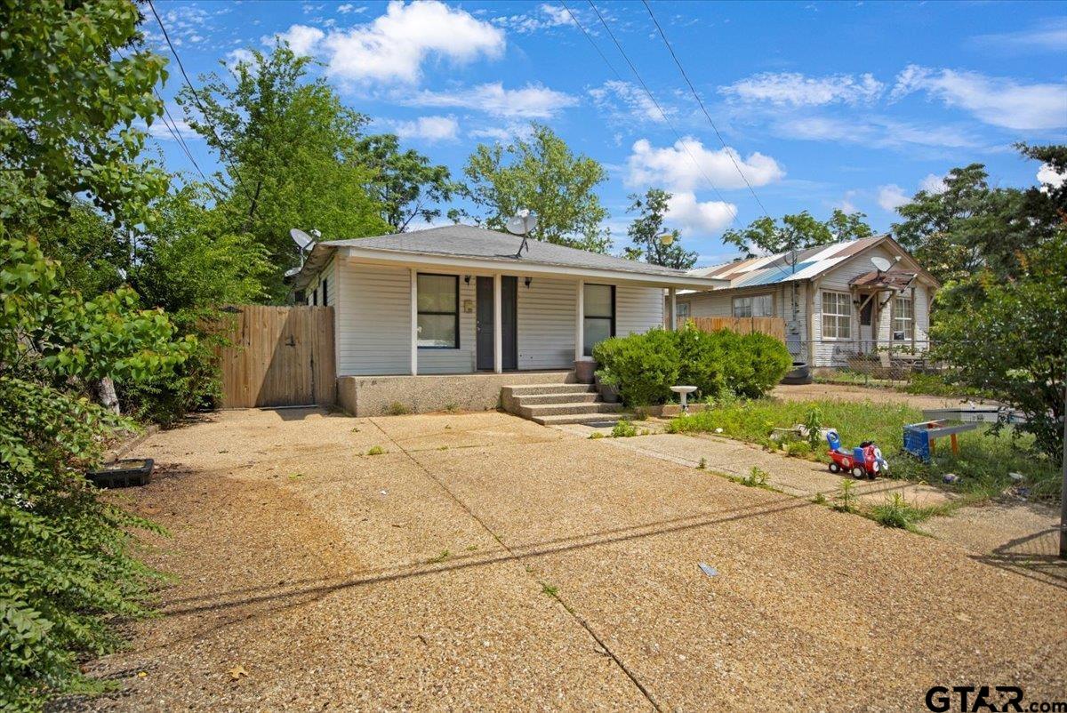 961 Montgomery Gardens