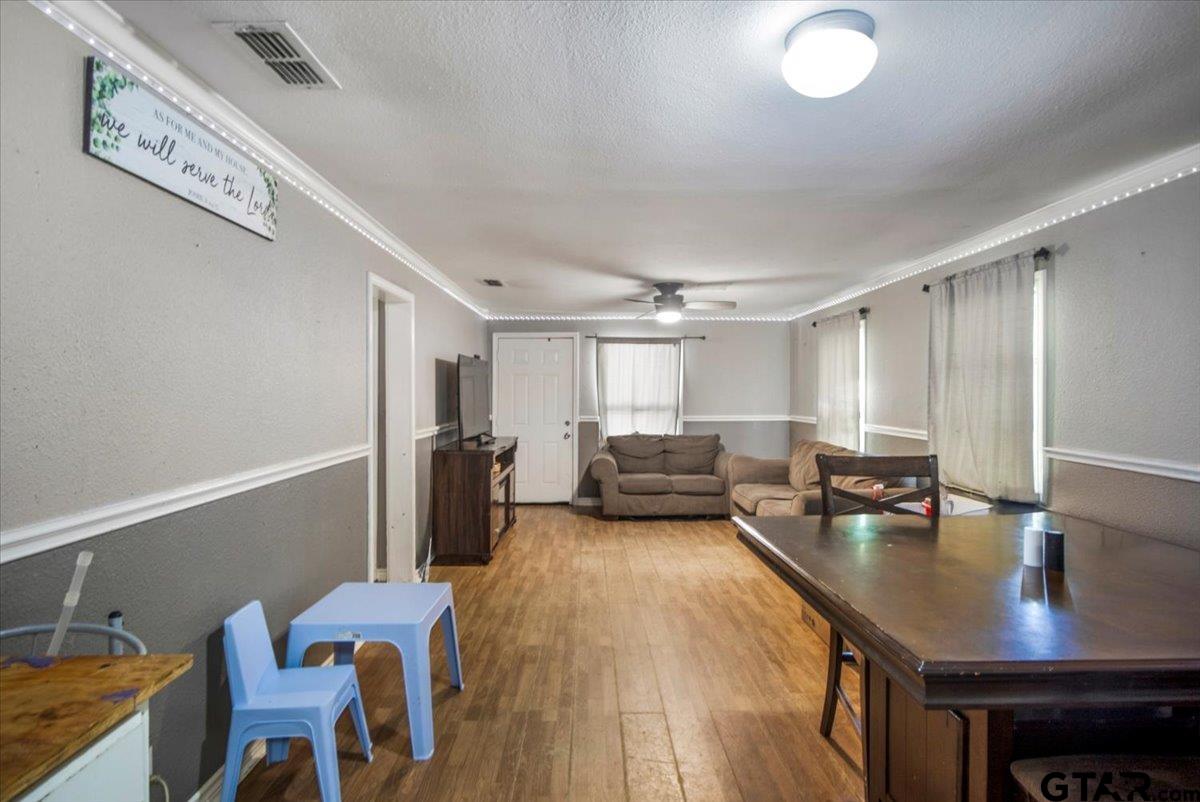 961 Montgomery Gardens