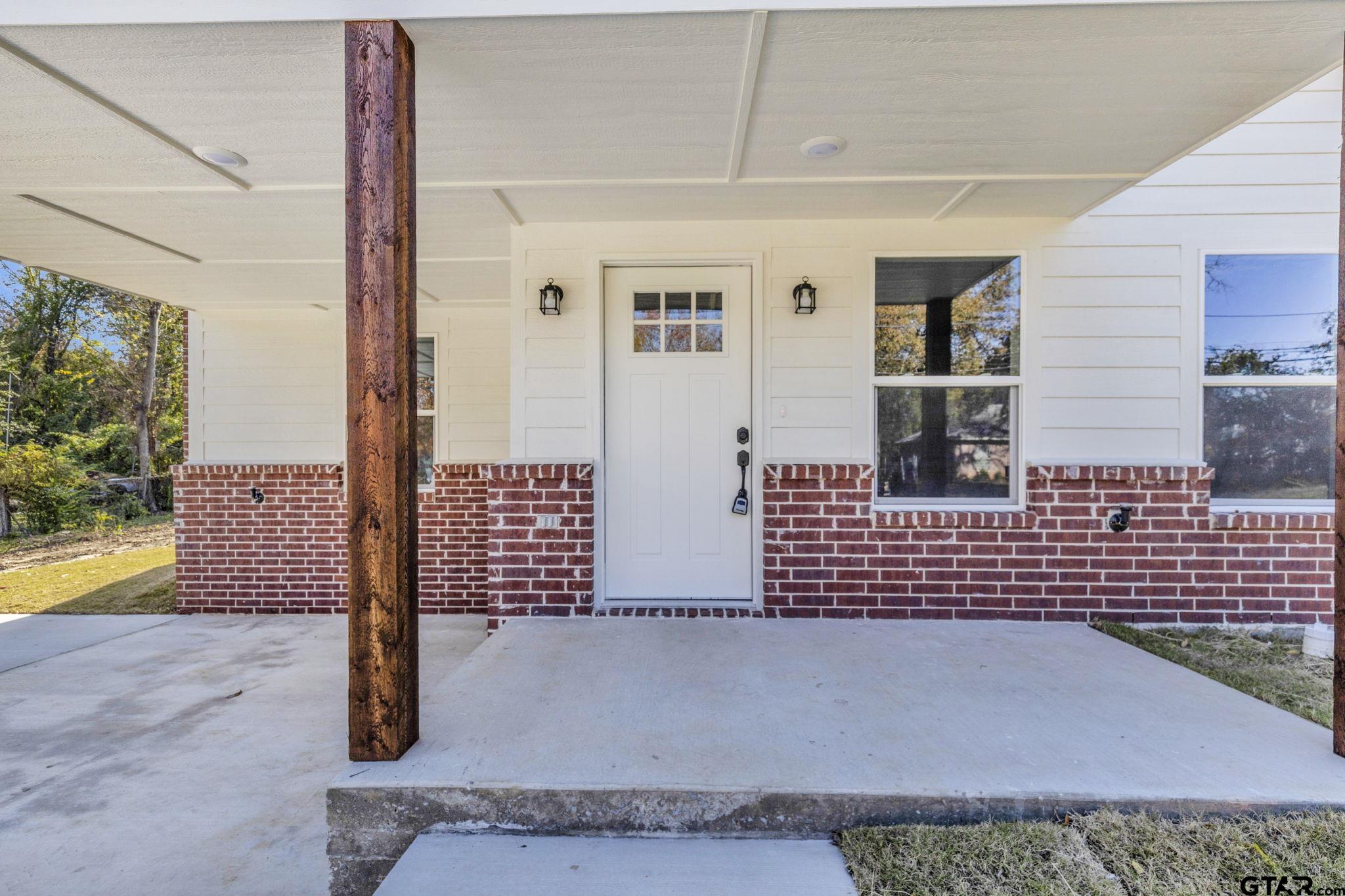 1410 W Connally St