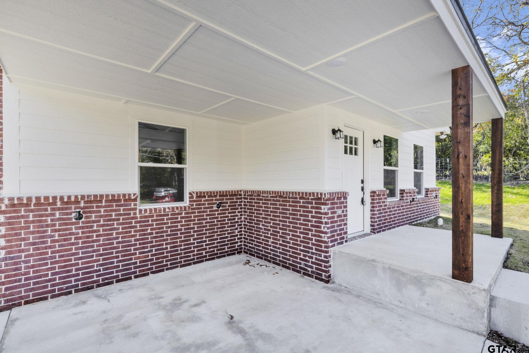 1410 W Connally St
