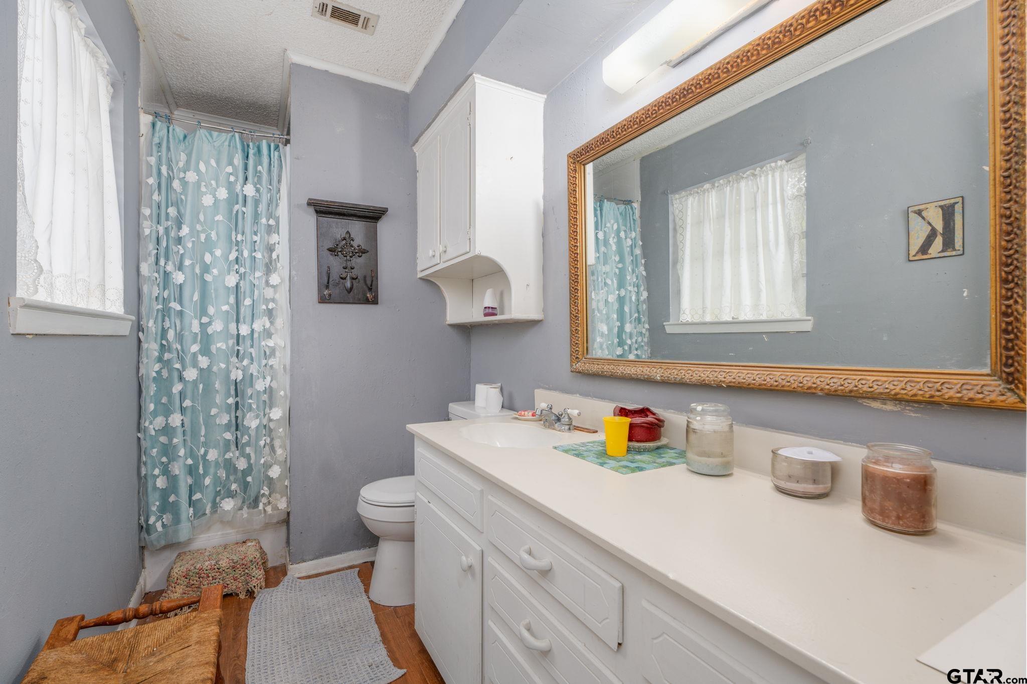 Athens, Texas 75751, United States, 5 Bedrooms Bedrooms, ,3 BathroomsBathrooms,Residential,Pending,48756