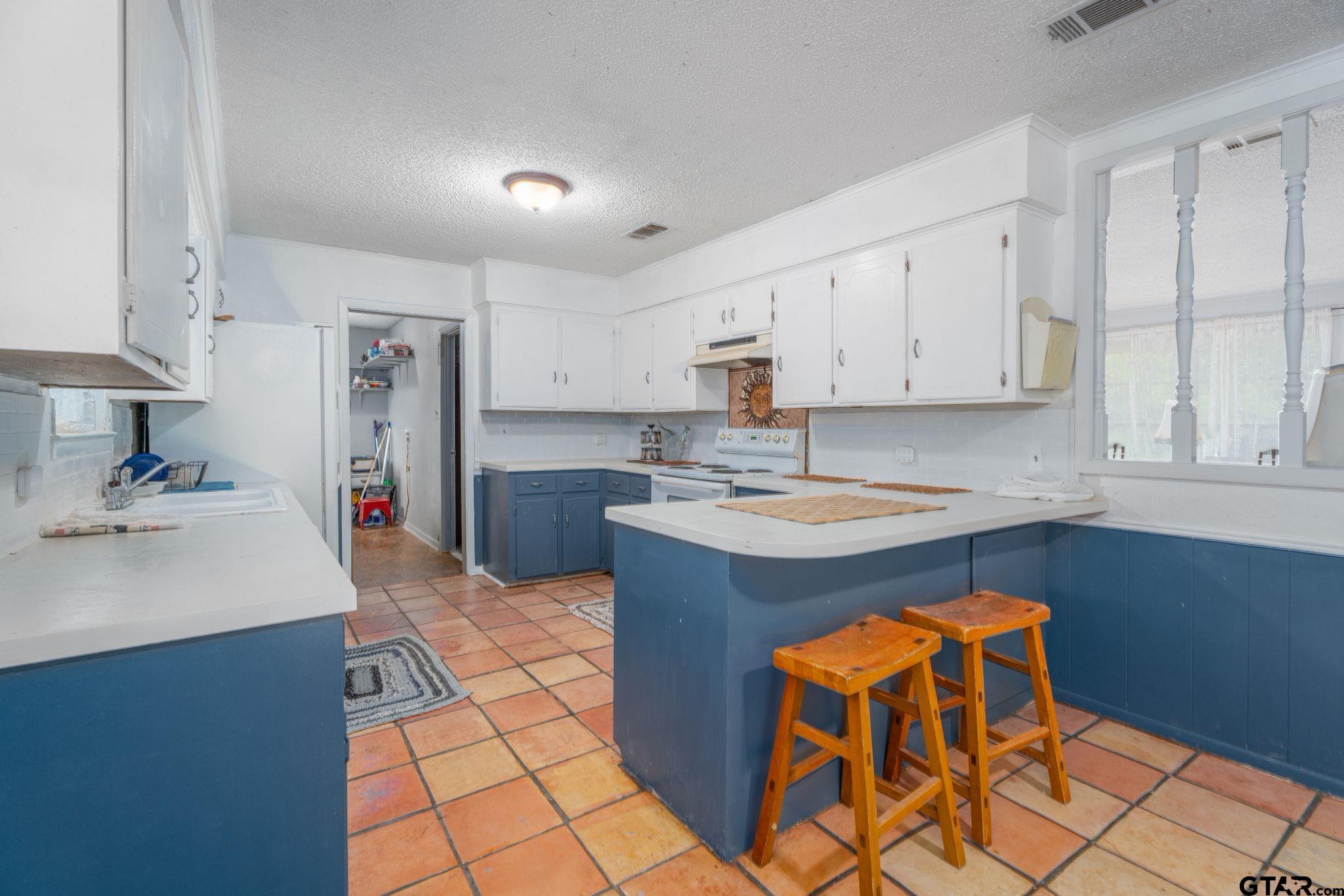 Athens, Texas 75751, United States, 5 Bedrooms Bedrooms, ,3 BathroomsBathrooms,Residential,Pending,48756