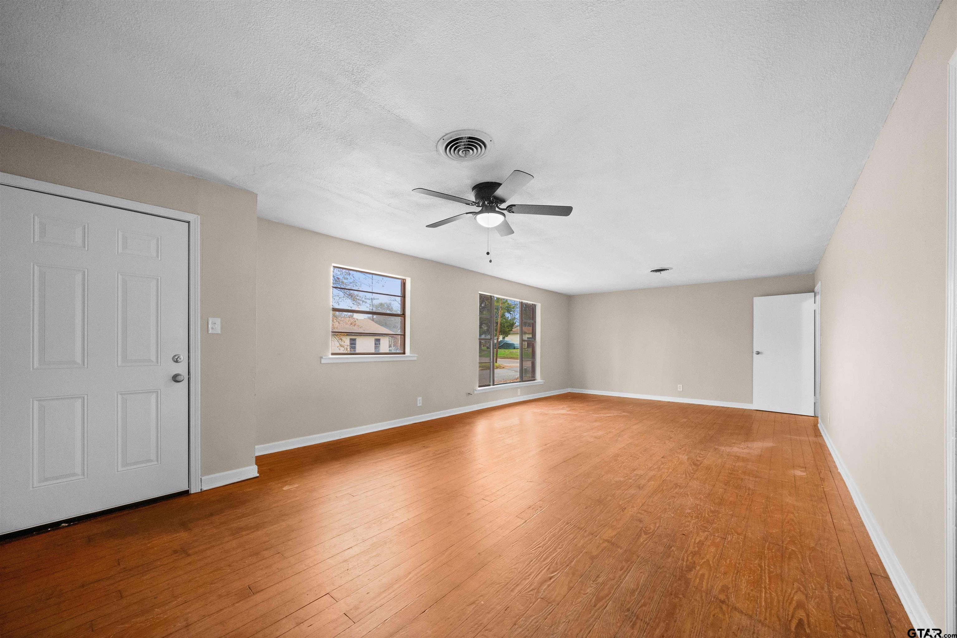 1522 N Ross