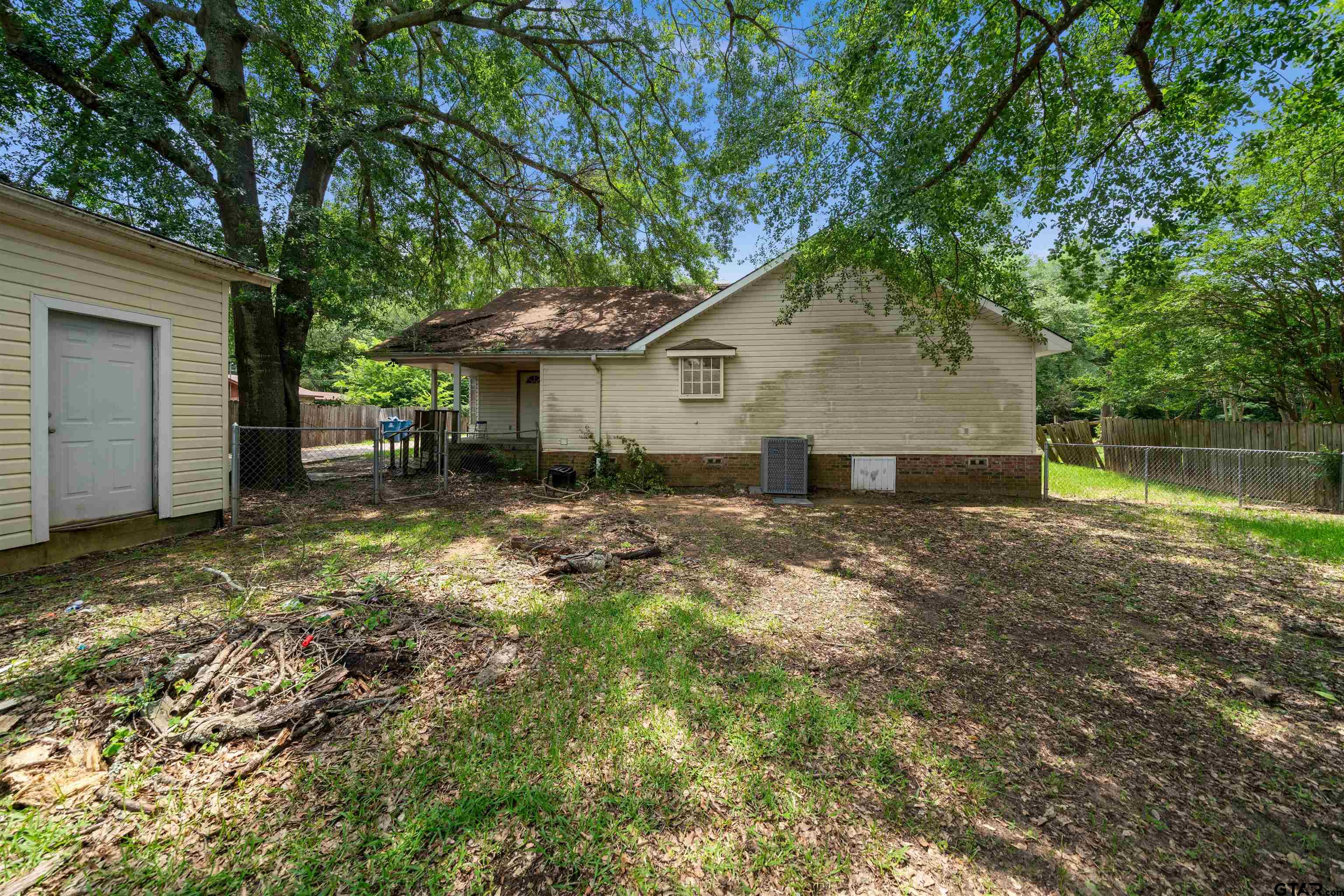 709 E Magnolia St