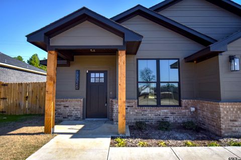 A home in Lindale