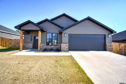 A home in Lindale