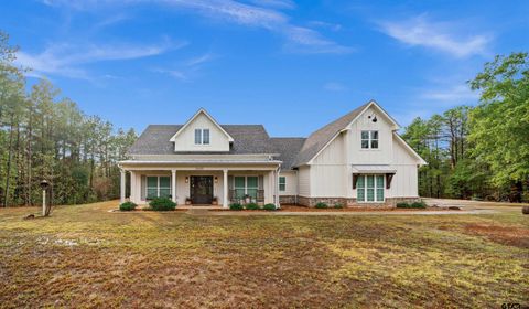 A home in Lindale