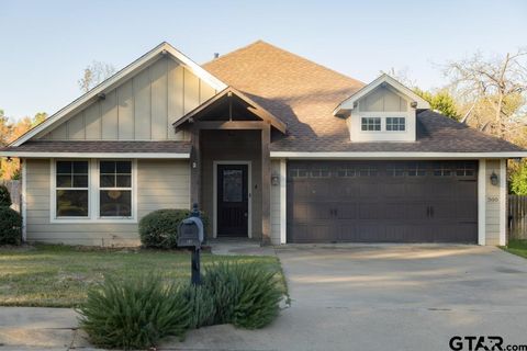 A home in Lindale