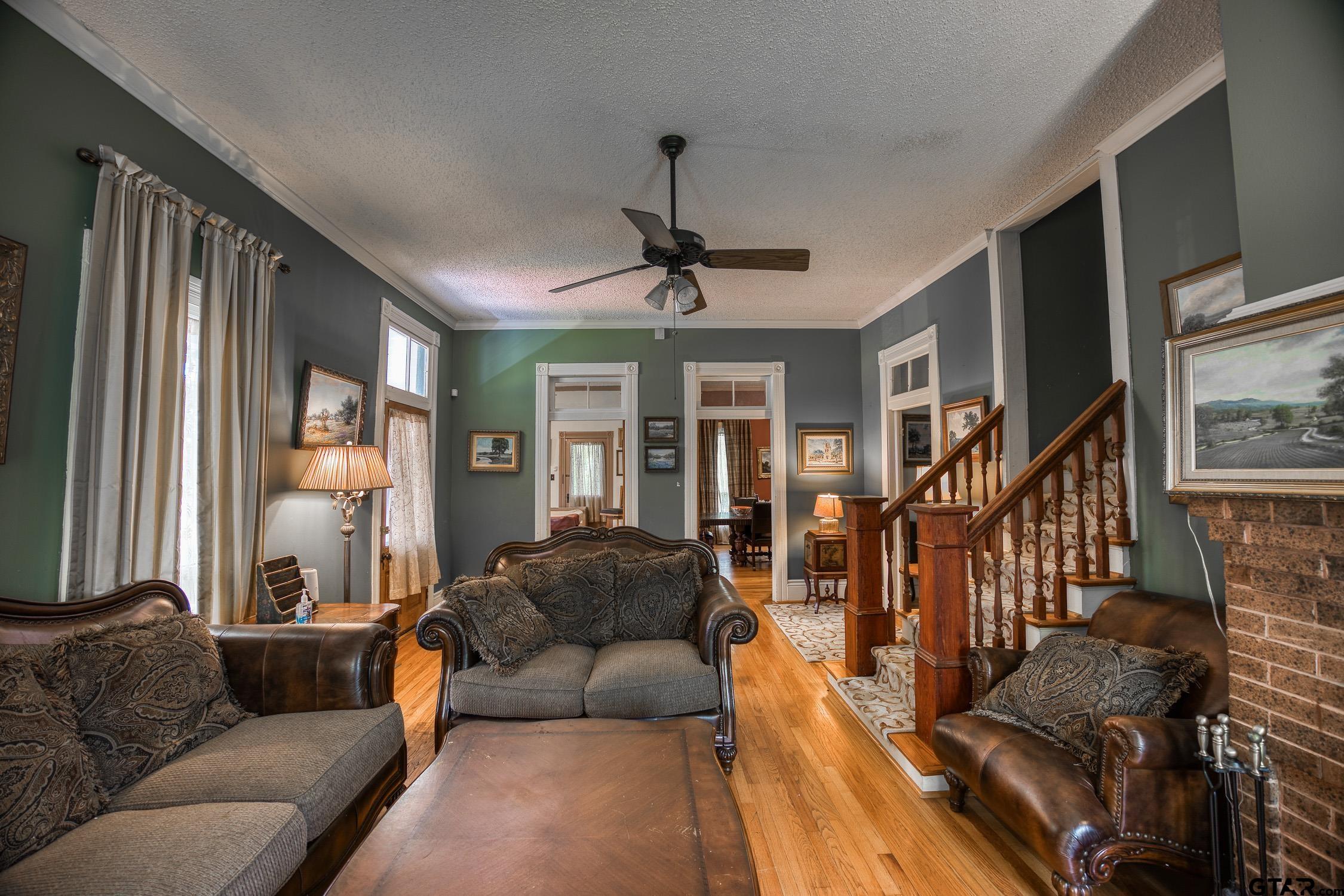 609 Fowler