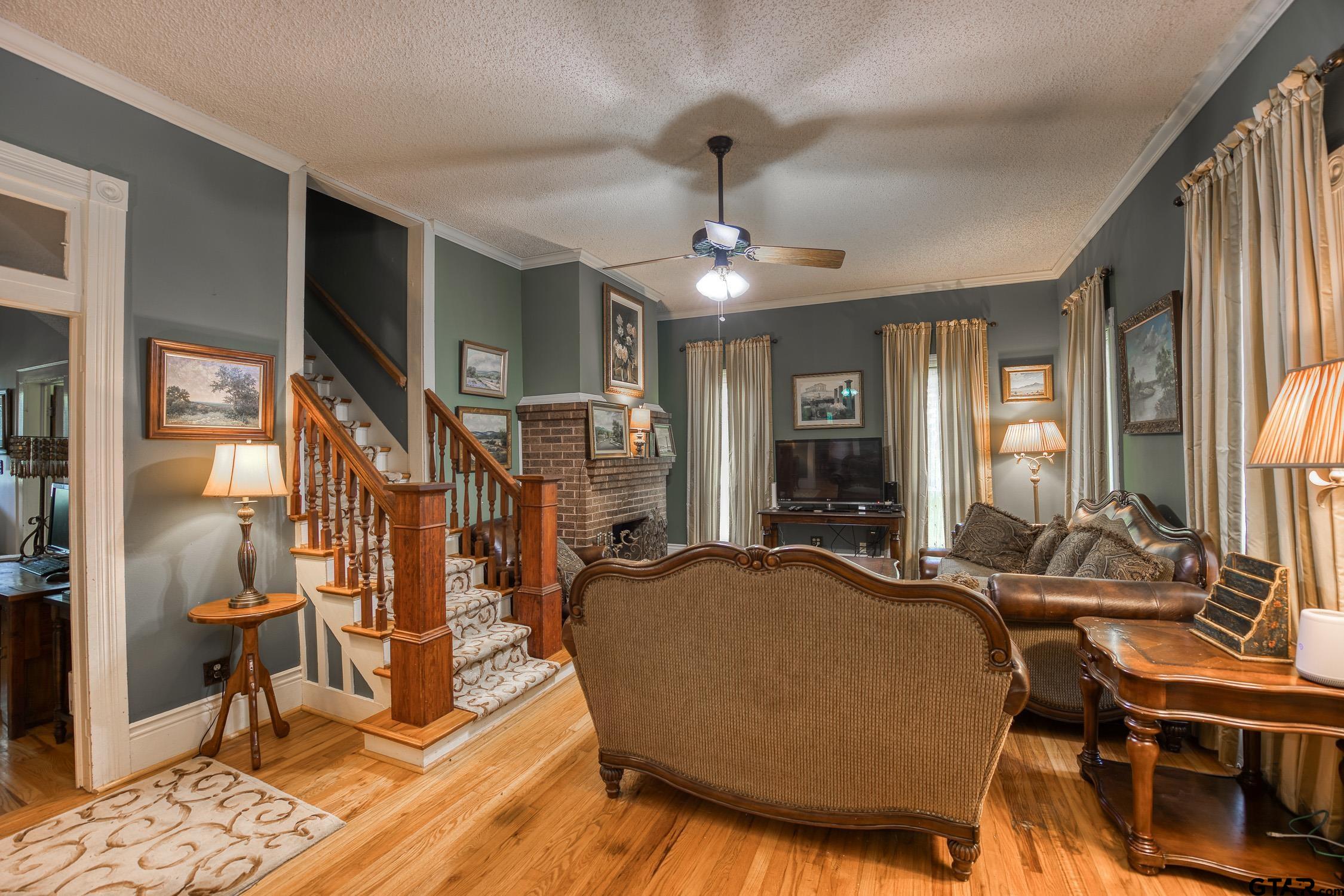 609 Fowler