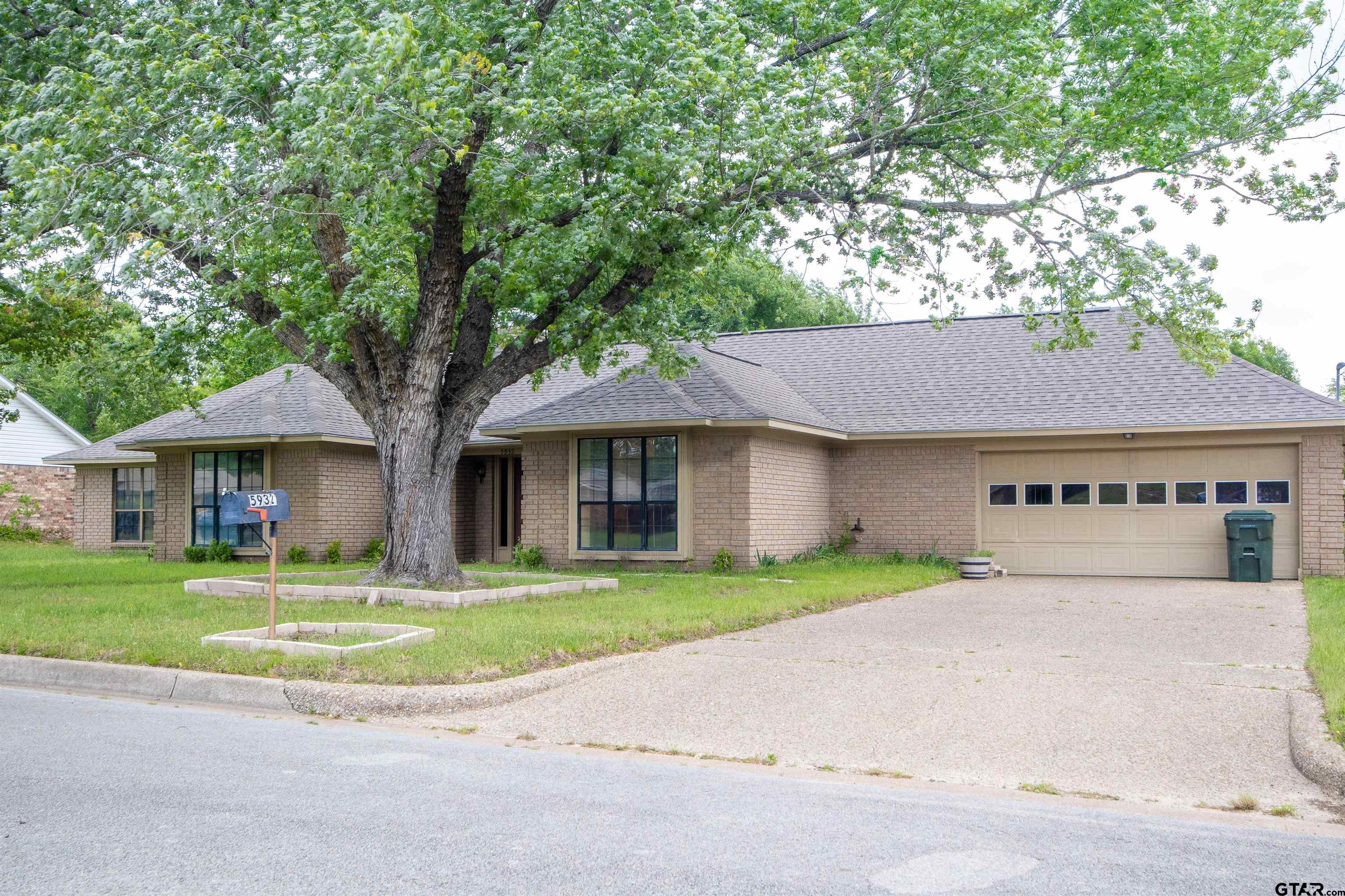 5932 Mesquite Dr.