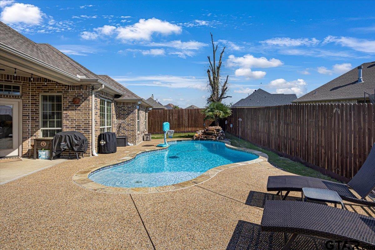 Bullard, Texas 75757, United States, 3 Bedrooms Bedrooms, ,2 BathroomsBathrooms,Residential,Active,163657