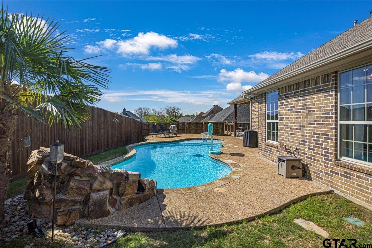 Bullard, Texas 75757, United States, 3 Bedrooms Bedrooms, ,2 BathroomsBathrooms,Residential,Active,163657