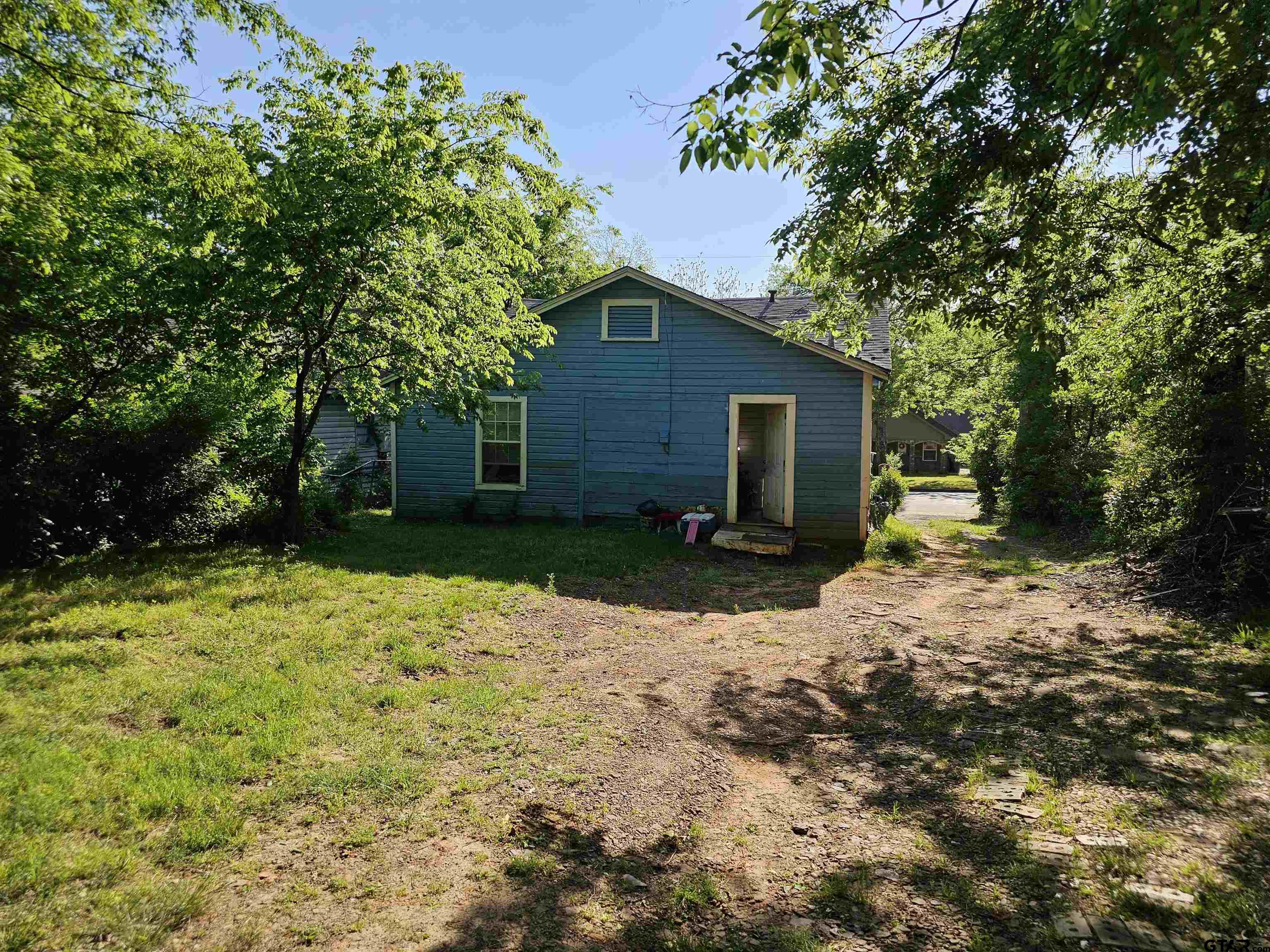 600 N Moore Avenue