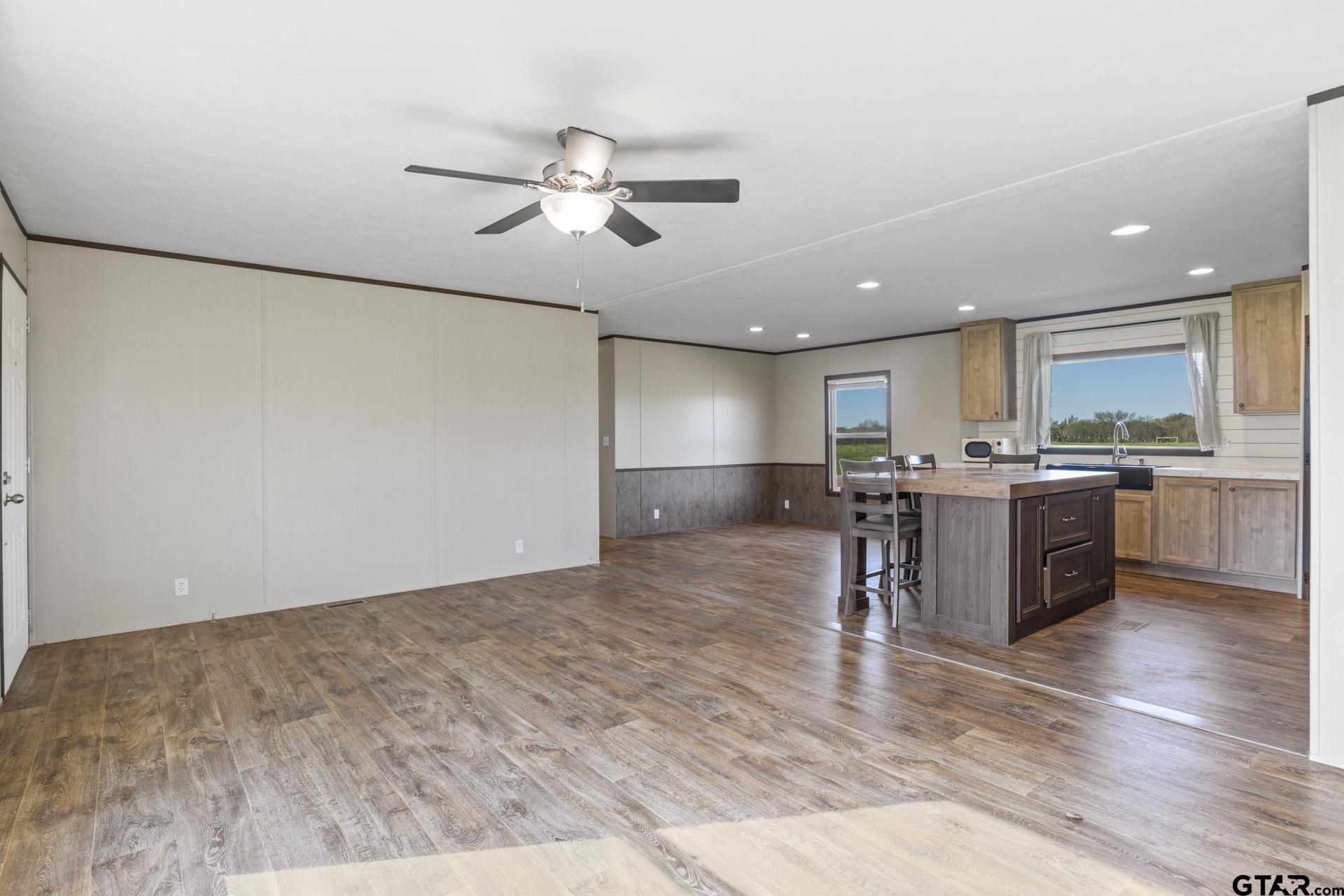 724 NE County Road 2170