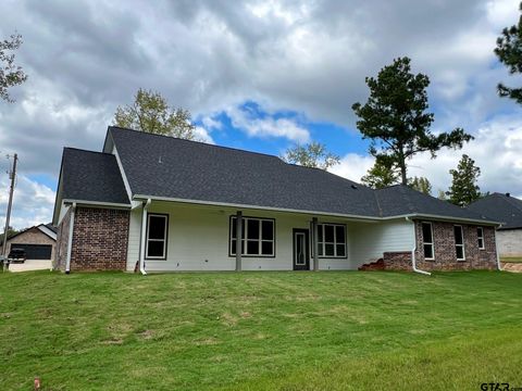 A home in Lindale