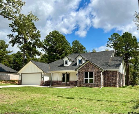 A home in Lindale