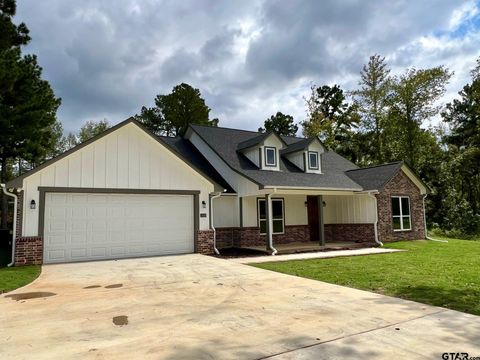 A home in Lindale