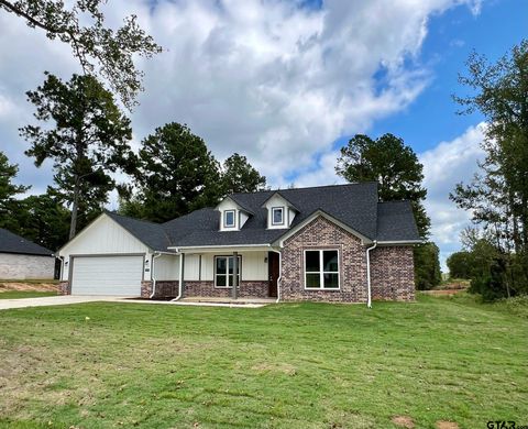 A home in Lindale