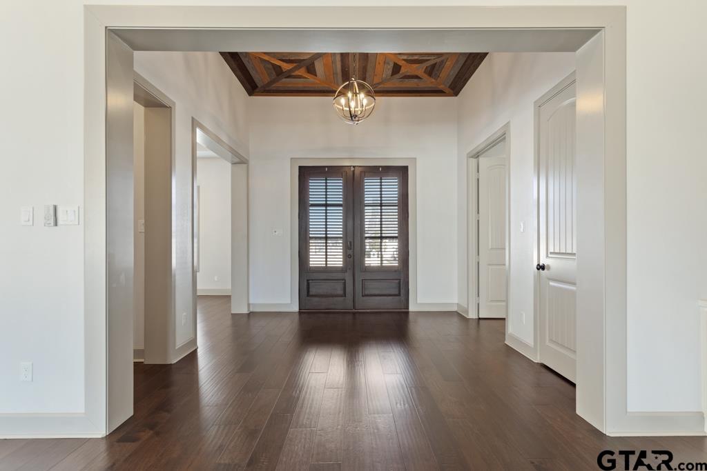 20246 Deer Hollow Dr