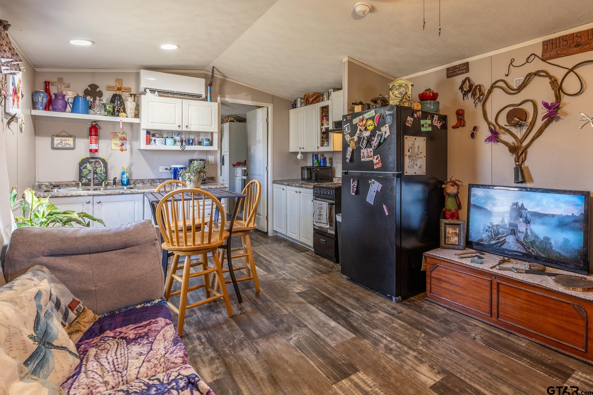 384 Holiday Village Dr