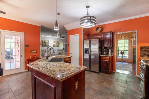 A home in Lindale