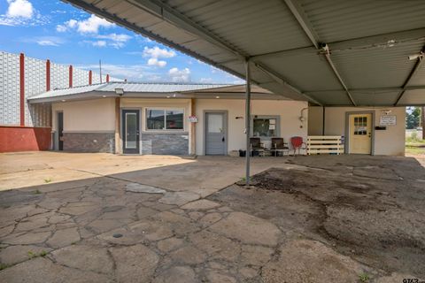 101 W DUVAL Troup TX 75789