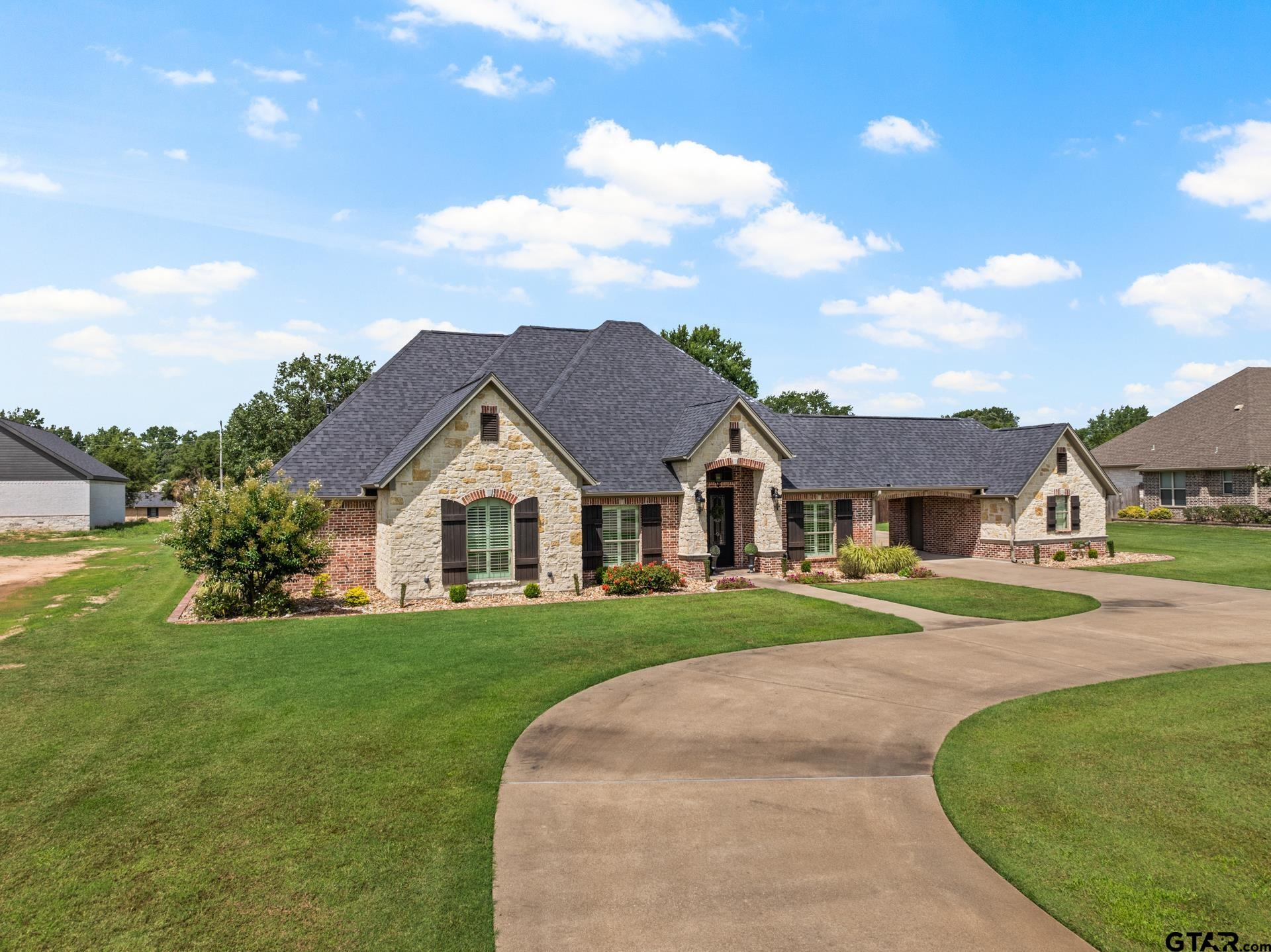 204 Private Road 54166