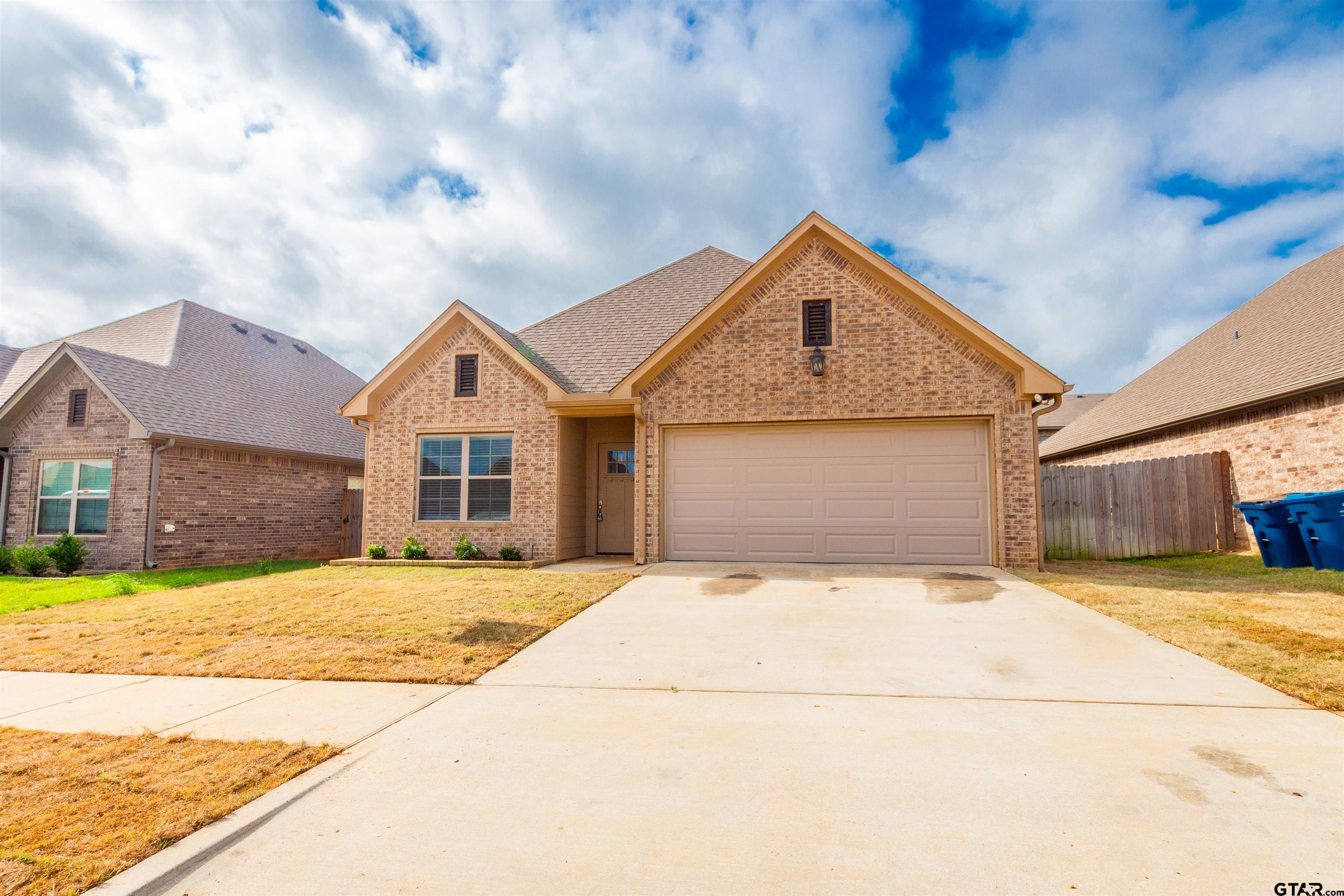 822 Lindsey Ln
