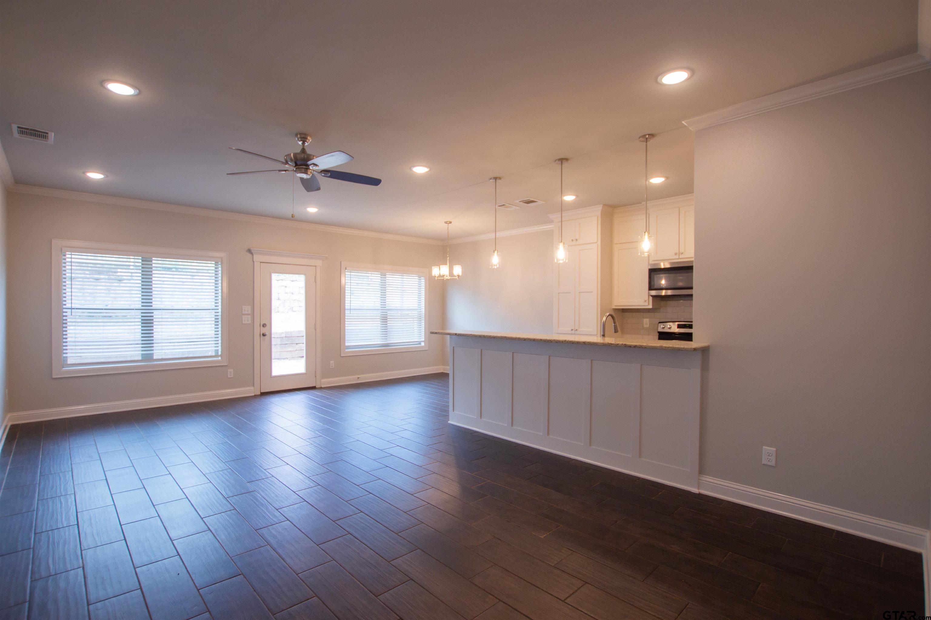 822 Lindsey Ln