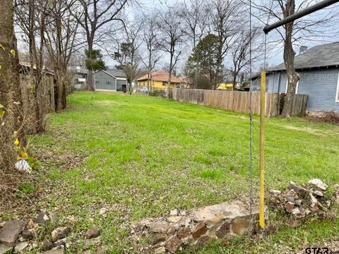 706 N Della Tyler TX 75702