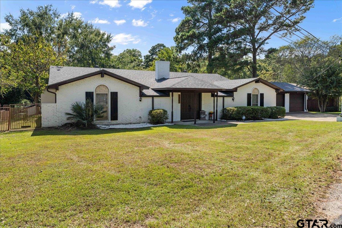 2002 W Lake Dr