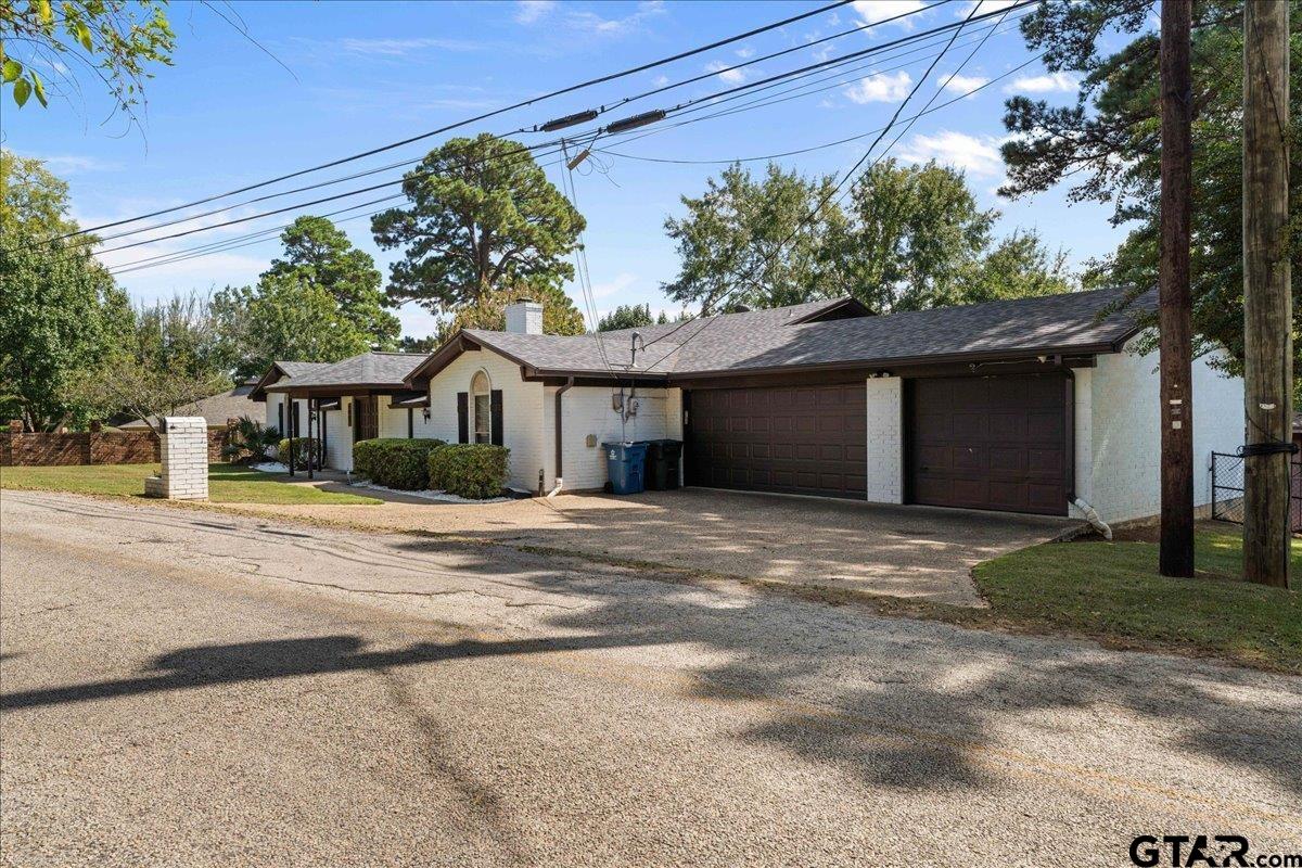 2002 W Lake Dr