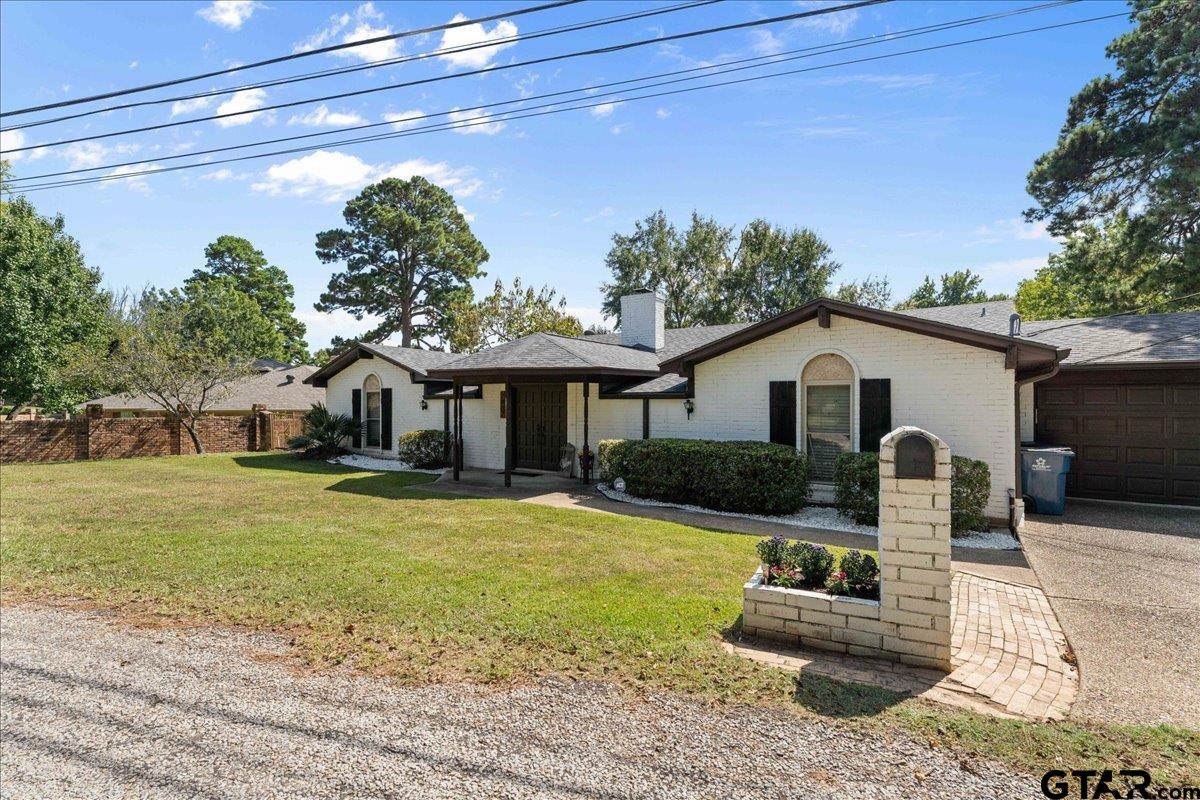 2002 W Lake Dr