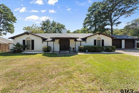 2002 W Lake Dr Gladewater TX 75647