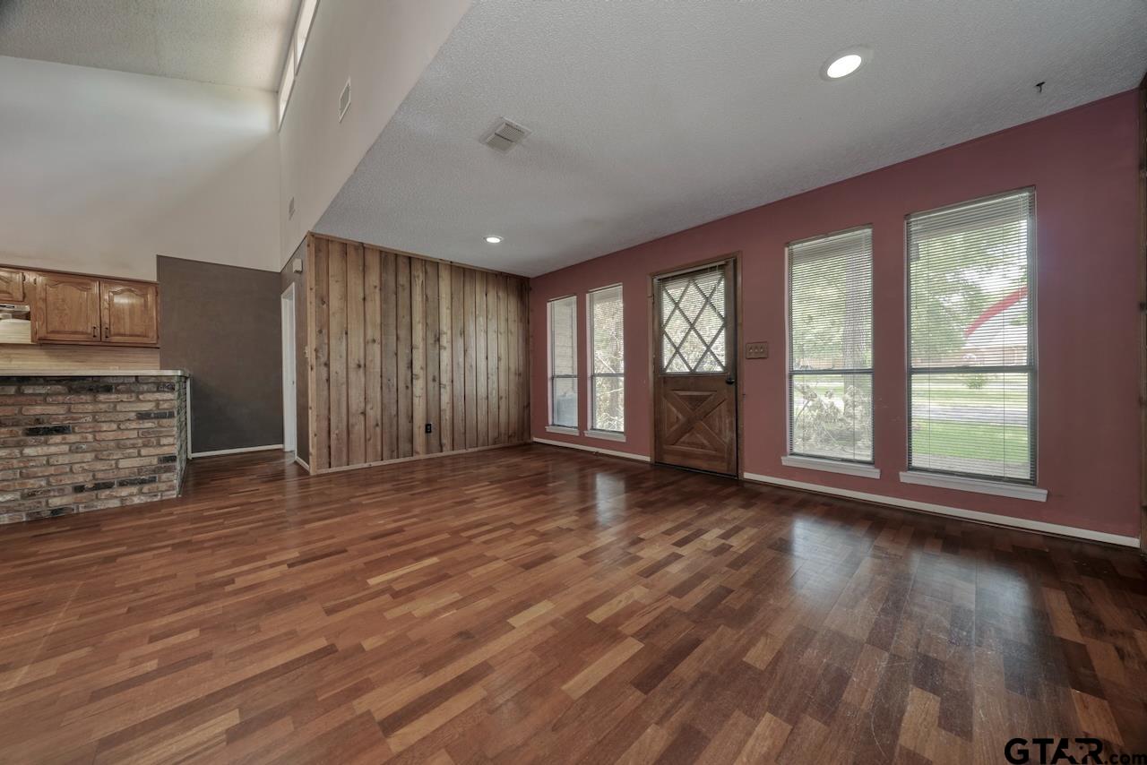 324 Highlander Hts