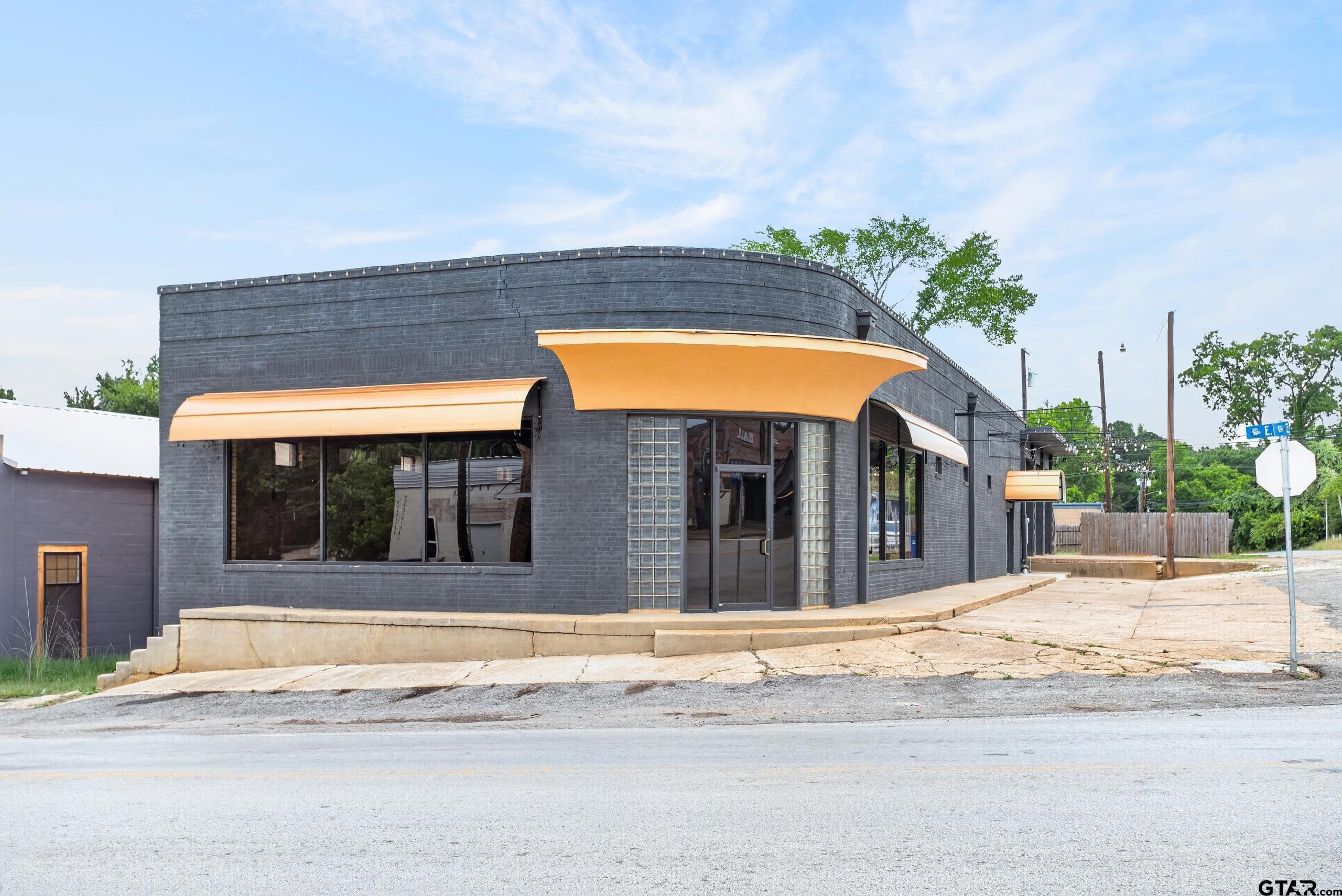 112 E Goliad Avenue