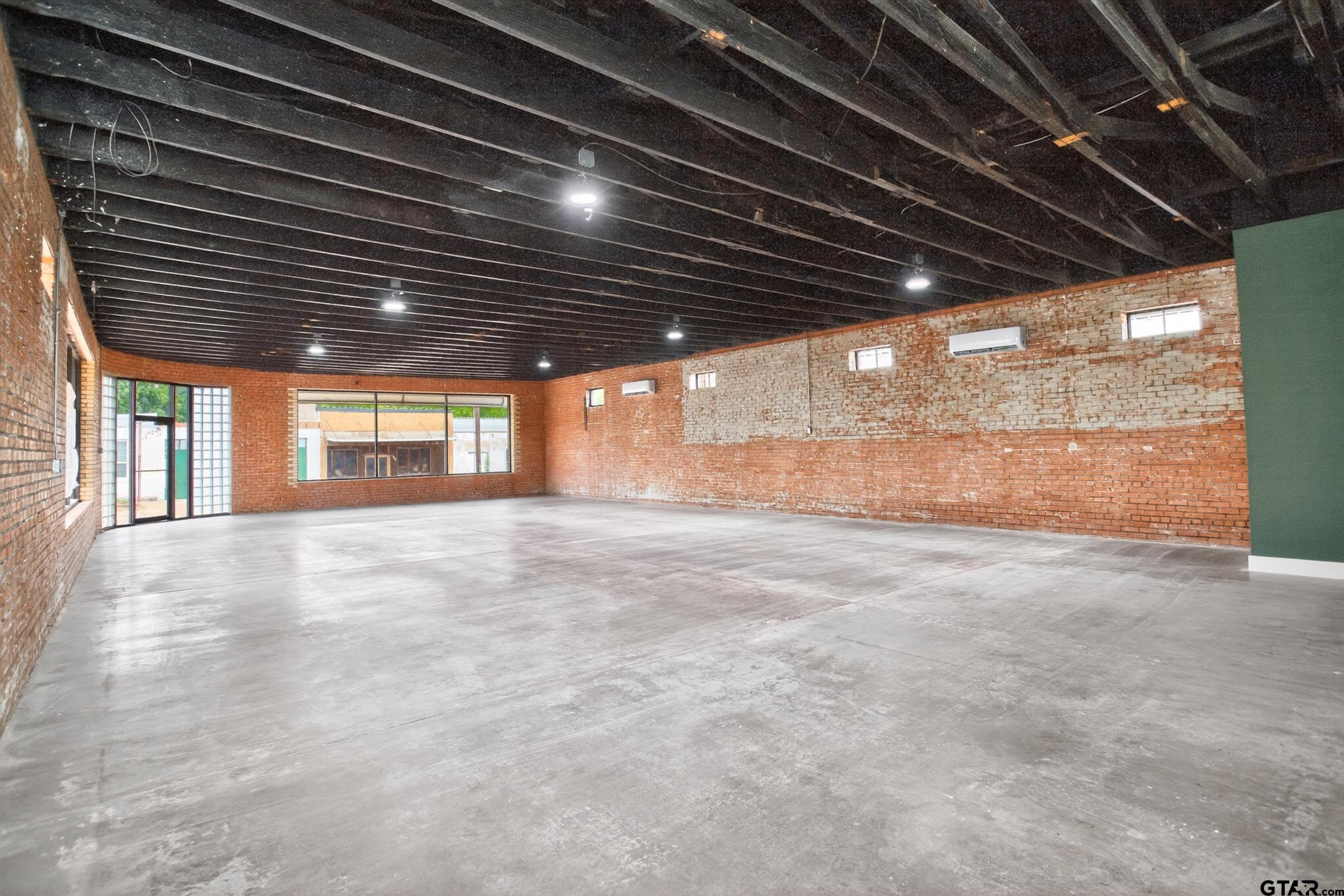 112 E Goliad Avenue