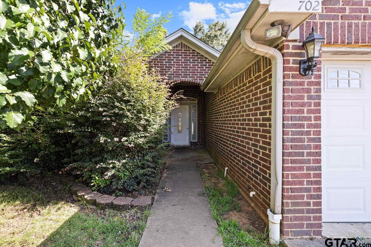 702 Cheriy Dr