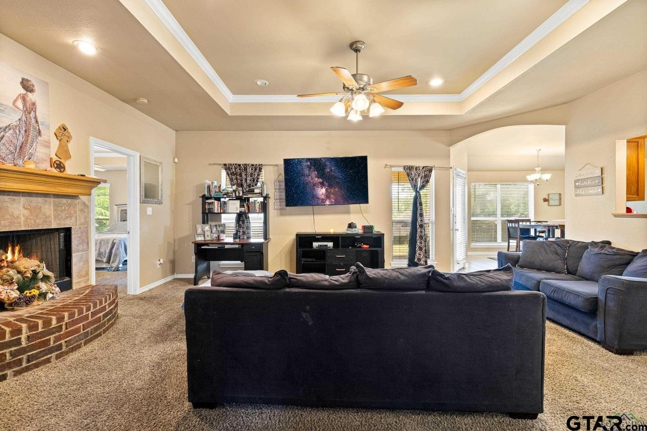 702 Cheriy Dr