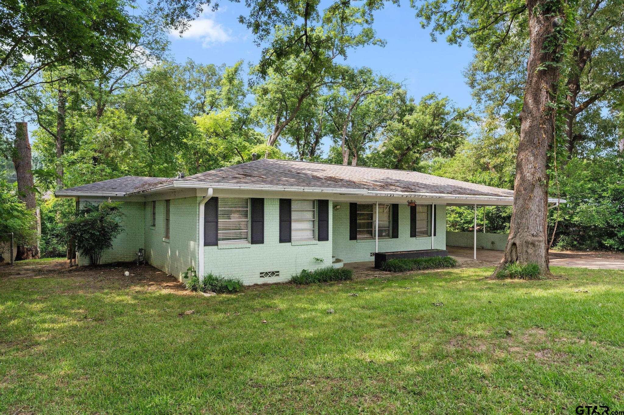 2811 Rollingwood Drive