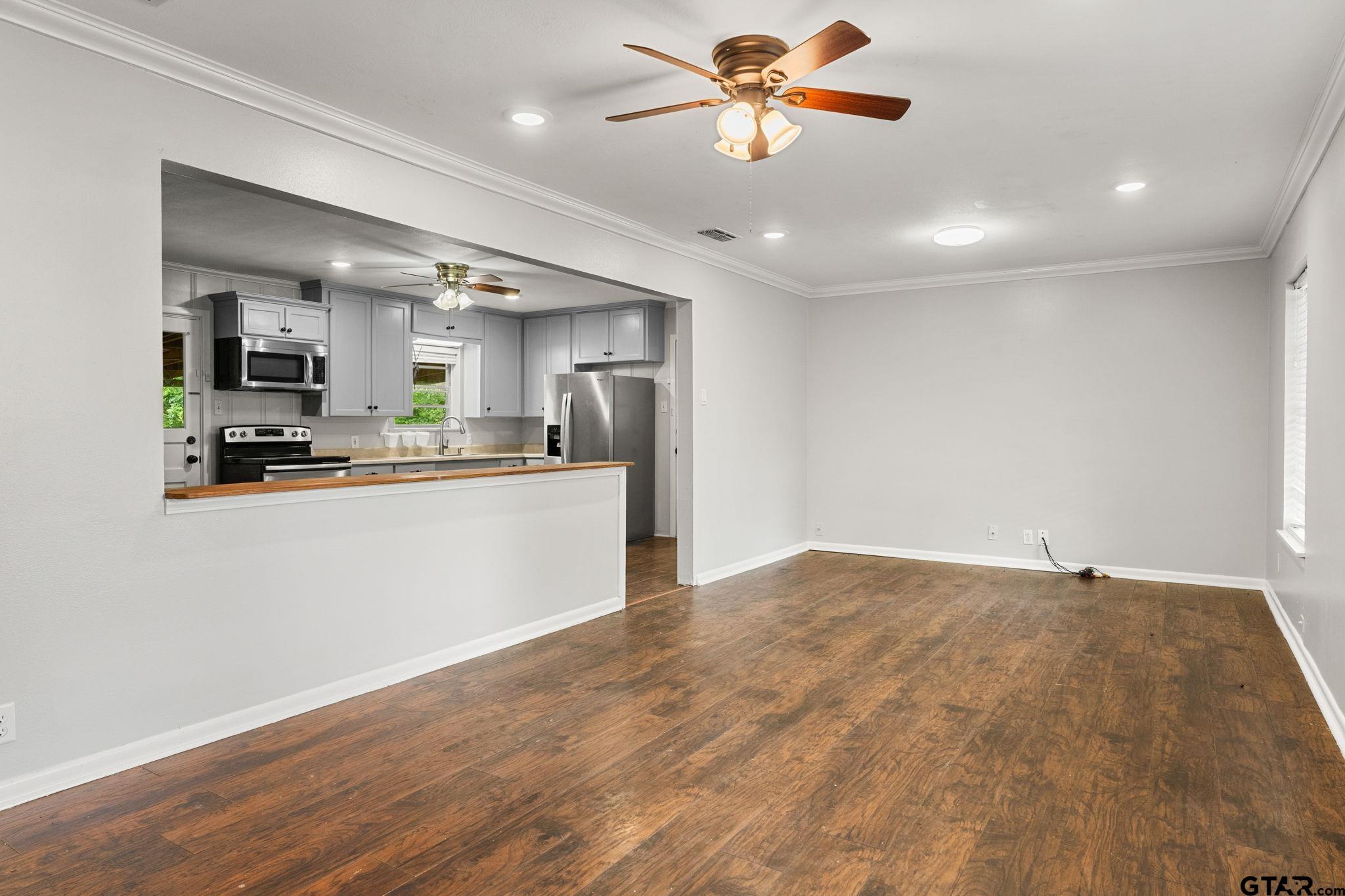 2811 Rollingwood Drive